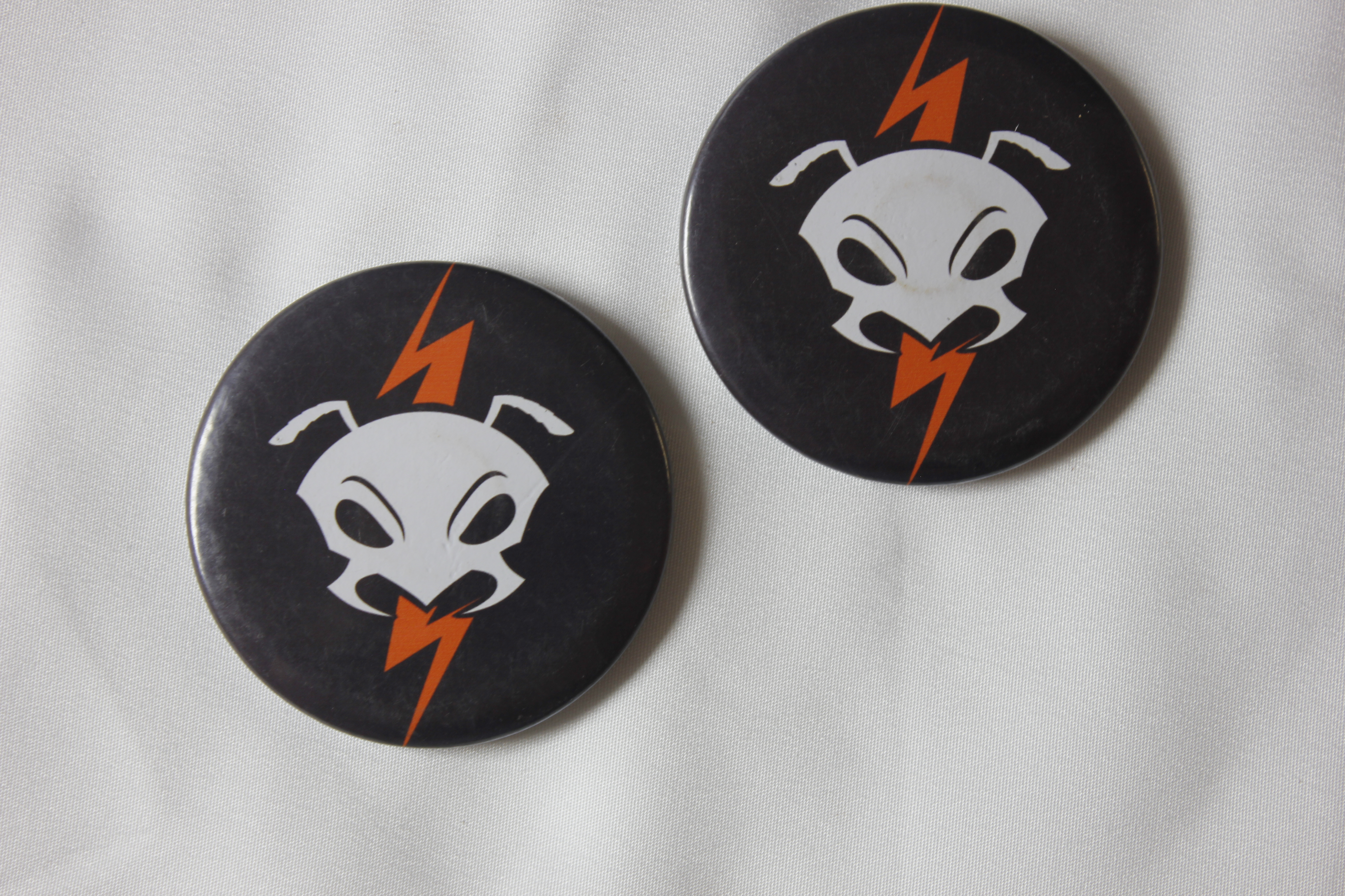 Broche Formiga Dark