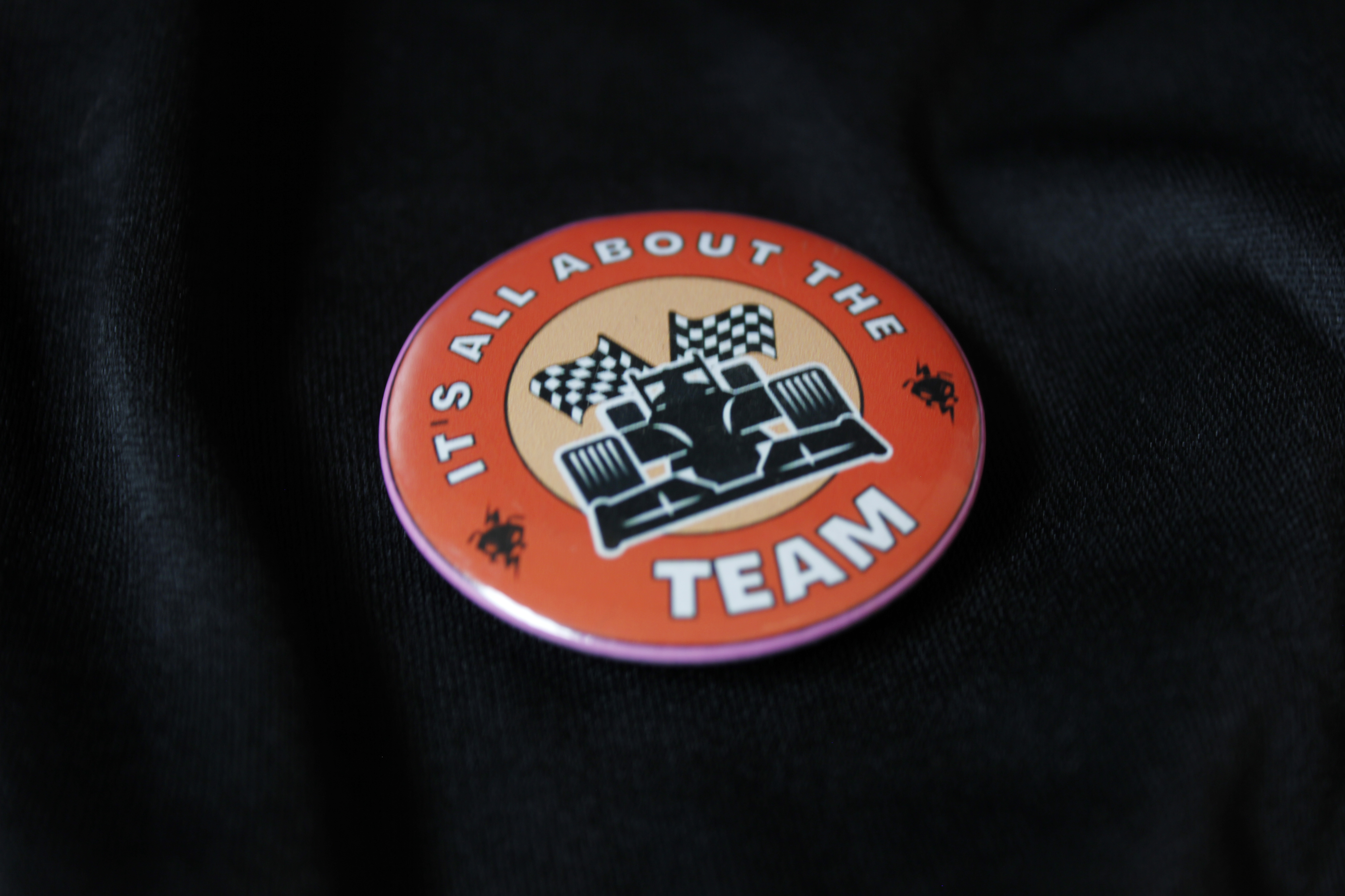 Broche Slogan